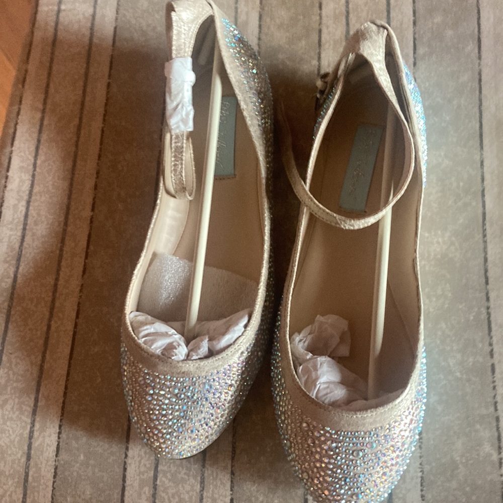 Brand new Betsey Johnson Rhinestones  Flats - Picture 3 of 4